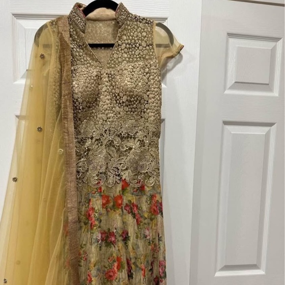 Beautiful Gown Style dress with dupatta (scarf) - Picture 1 of 4